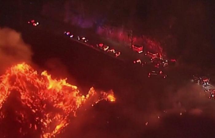 un incendio a Malibu vicino a Los Angeles, devastati 900 ettari