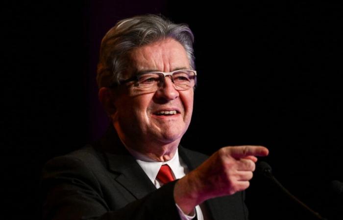 Mélenchon invita PS, comunisti e ambientalisti a “non essere stupidi” per discutere con Macron