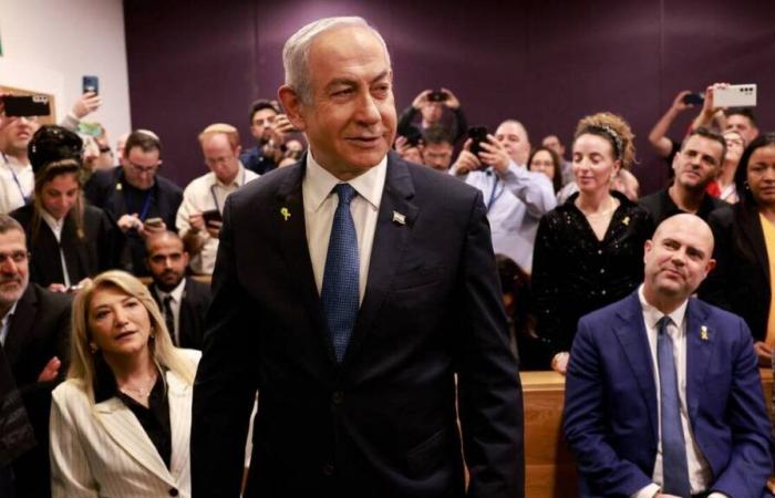 Benjamin Netanyahu interrogato in tribunale nel corso del suo processo per corruzione