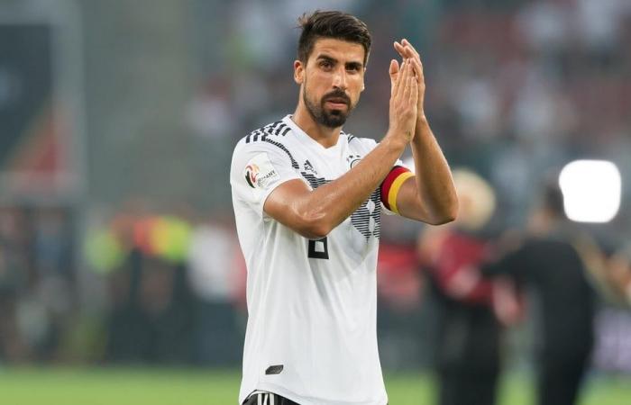 Sami Khedira dà consigli a Vinicius Junior dopo la vittoria di Rodri