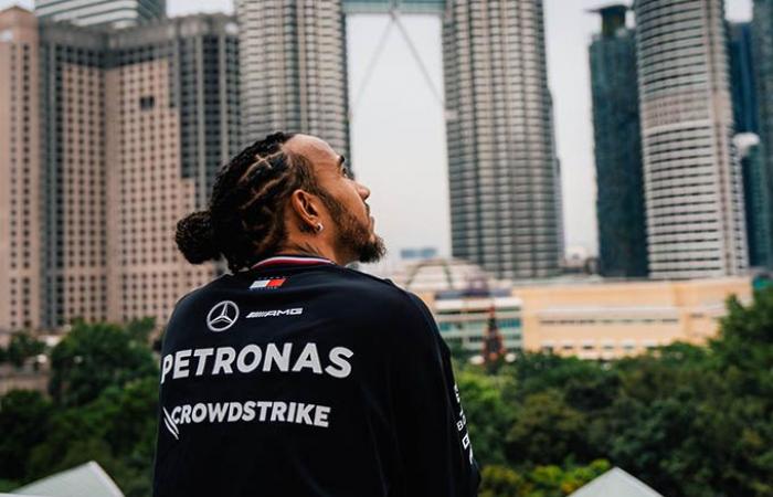 Formula 1 | Hamilton inizia il tour d'addio della Mercedes F1 alla Petronas