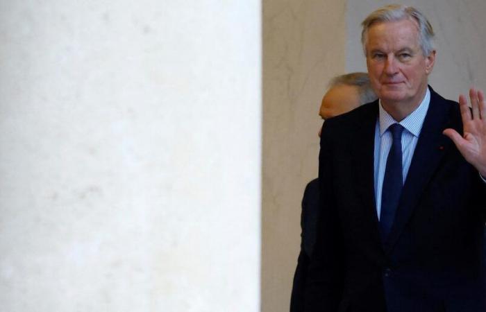 Emmanuel Macron mantiene la suspense sul nome del successore di Michel Barnier