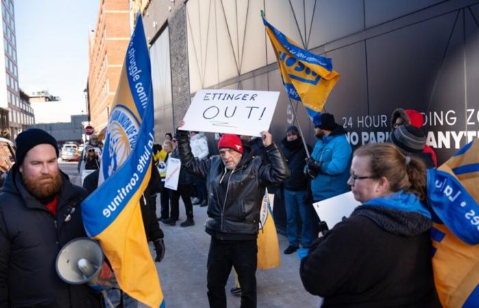 Sale la tensione tra Canada Post e il sindacato mentre si avvicinano le quattro settimane di sciopero