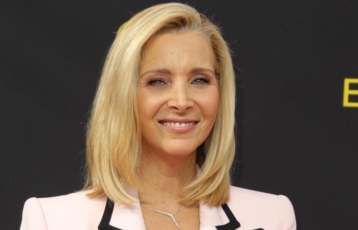 Lisa Kudrow ha adorato la rara reunion di “Friends”… Jamie Foxx fa una promessa discutibile…