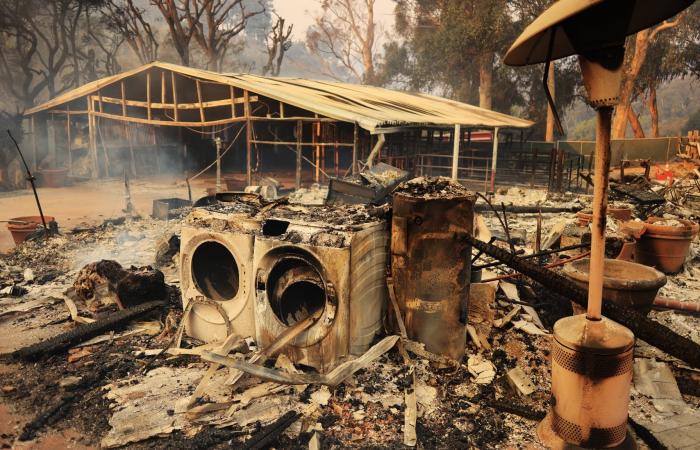 le impressionanti immagini del megaincendio di Malibu, dove sono stati evacuati migliaia di residenti