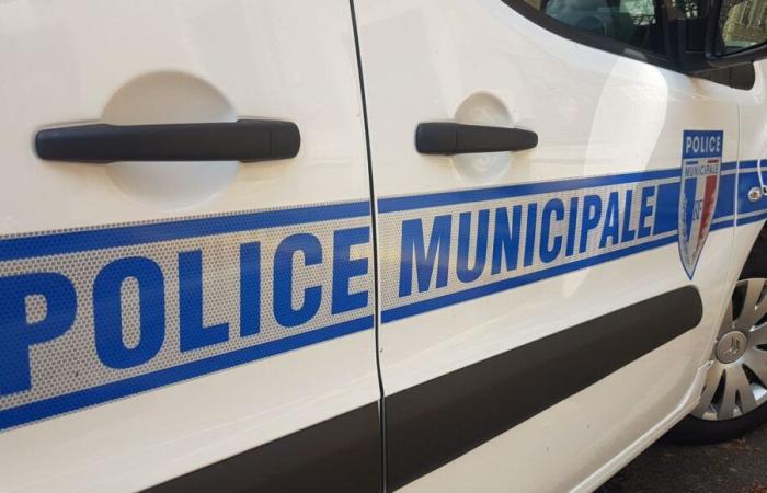 Custi: diversi arresti dopo l'incendio volontario di un'auto della polizia municipale