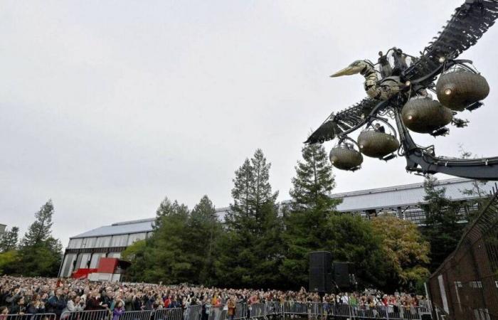 A Nantes, il grande airone blu della compagnia La Machine spiegherà un giorno le ali?