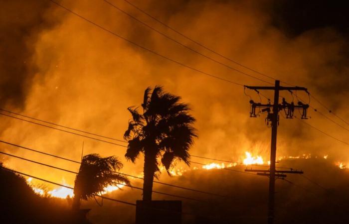 le impressionanti immagini del megaincendio di Malibu, dove sono stati evacuati migliaia di residenti