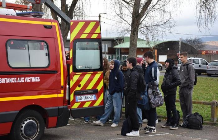 Hanno ribaltato un autobus per formare questi studenti dell'Alta Loira in caso di incidente