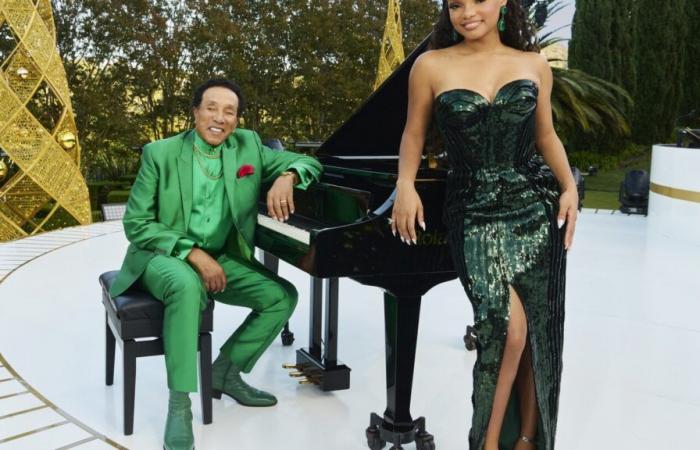 Smokey Robinson e Halle Bailey condurranno lo speciale “A Motown Christmas” in onore dell’eredità dell’etichetta