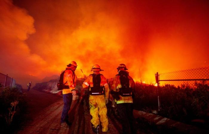 Nell'inferno del Franklin Fire, le terribili immagini dell'incendio di Malibu