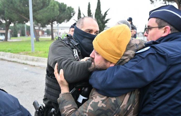 DIRETTO. La rabbia degli agricoltori: “Volevamo controllare cosa c'era nei camion frigo”, spiega il Coordinamento rurale