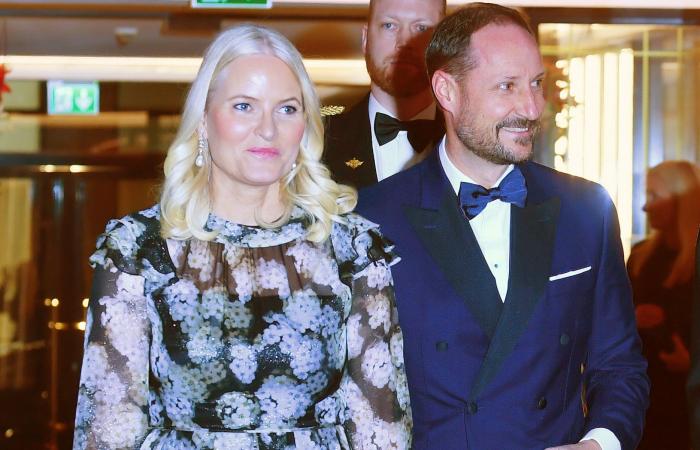 Premio Nobel 2024: scopri i look delle famiglie reali di Svezia e Norvegia