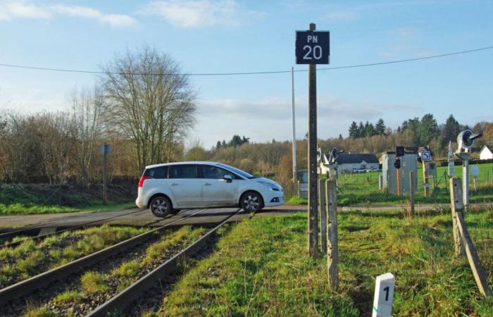 Vicino a Grand Bourgtheroulde i residenti si ribellano contro la chiusura di un passaggio a livello