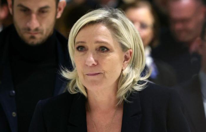 Per Marine Le Pen, la destra avrebbe dovuto “urlare la morte e il ritorno dell'URSS” vedendo il bilancio di Michel Barnier