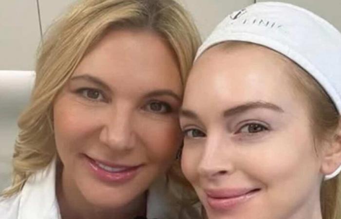 Lindsay Lohan è luminosa, senza trucco, con il suo dermologo