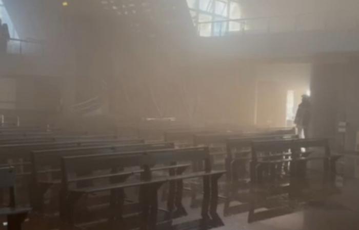 NELLE IMMAGINI. Incendio in una chiesa a Montpellier: incendio del convento, evacuazione della Vergine… foto del disastro dall'interno