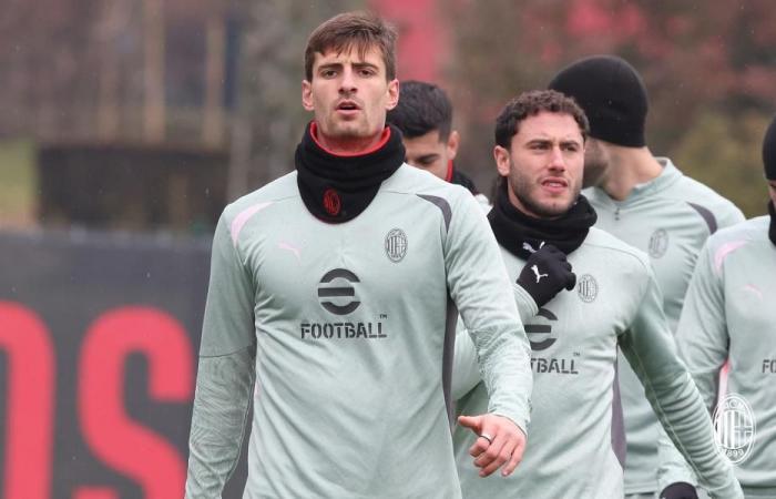 GLI ULTIMI TOCCHI QUESTA MATTINA A MILANELLO PER I ROSSONERI