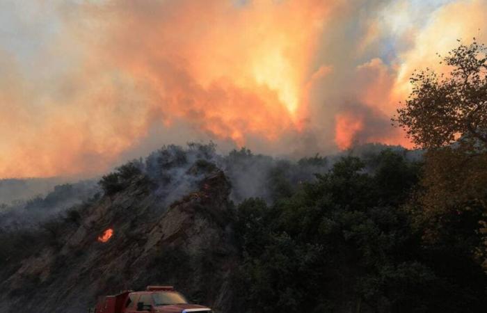 le fiamme devastano Malibu, migliaia di persone evacuate