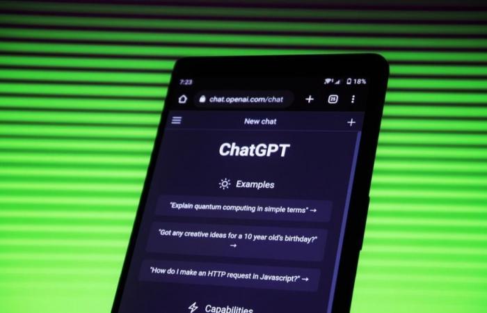 “Lavoro per implementare una soluzione”: ChatGPT inattivo, OpenAI si affretta a risolvere l’interruzione globale