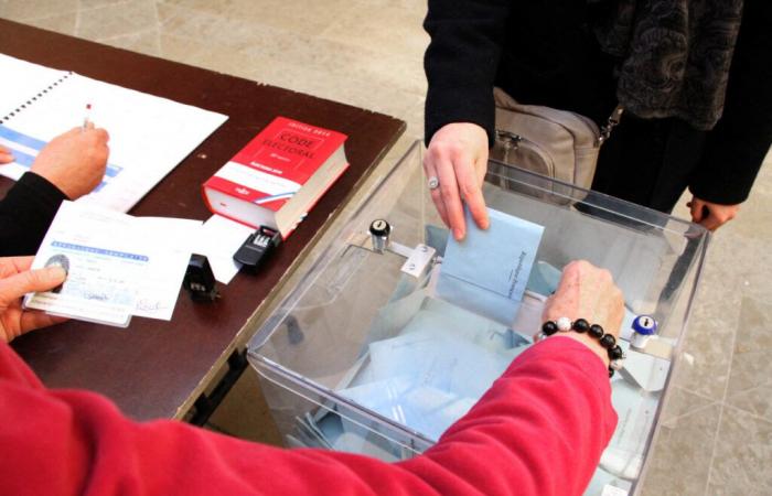 questi abitanti di questo piccolo villaggio del Cantal sono chiamati al voto