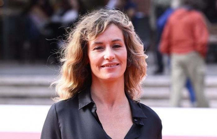 Cécile de France racconta la sua straordinaria educazione: “I miei genitori erano nudisti”