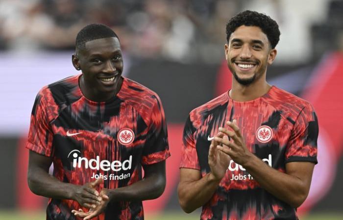 Francoforte: dal jackpot di Kolo Muani al rilanciato Ekitike, i tifosi dell'Eintracht ringraziano il PSG (con ironia)