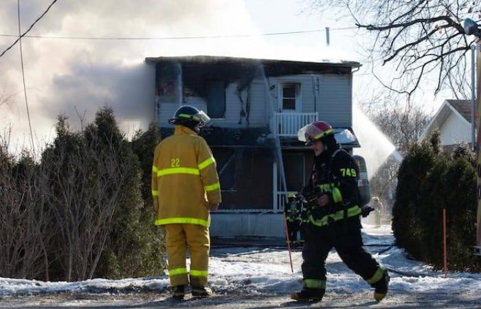 Un incendio devasta un duplex a Champlain