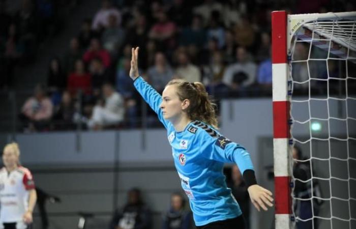 Anna Kristensen, l'euforica portiere danese che fronteggia i Blues agli Europei