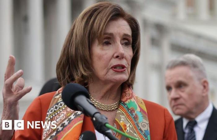 Nancy Pelosi in ospedale dopo un infortunio durante un viaggio all’estero