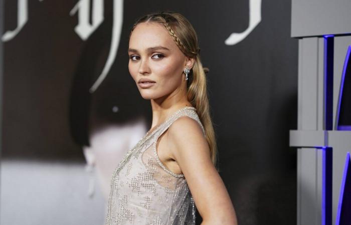 Lily-Rose Depp fa un'apparizione paradisiaca sul tappeto rosso di Los Angeles