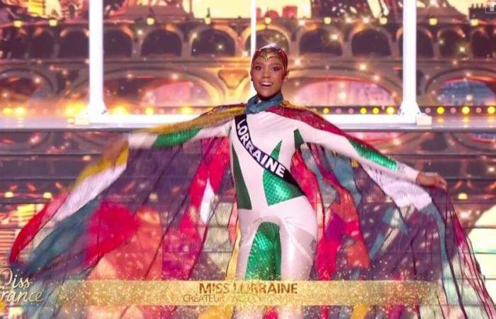 Il costume di Miss Lorraine deriso dagli utenti di Internet durante Miss Francia 2025