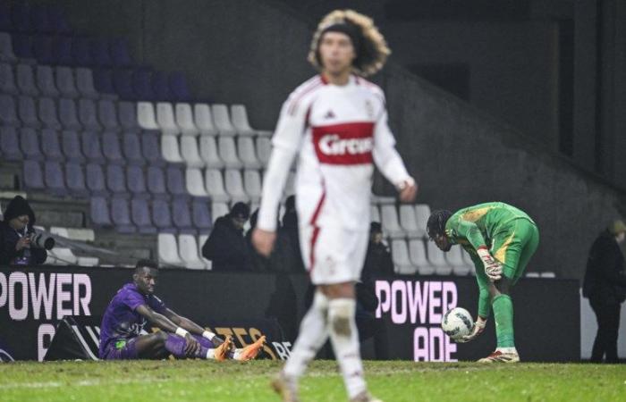 La lanterna rossa Beerschot è bloccata al pareggio contro il debole Standard dopo una buona partita del portiere Epolo