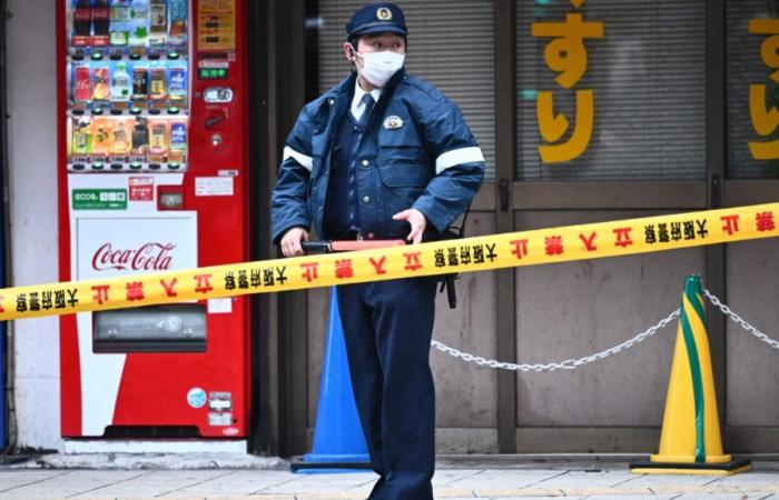 una studentessa pugnalata a morte in un McDonald’s, il sospettato in fuga