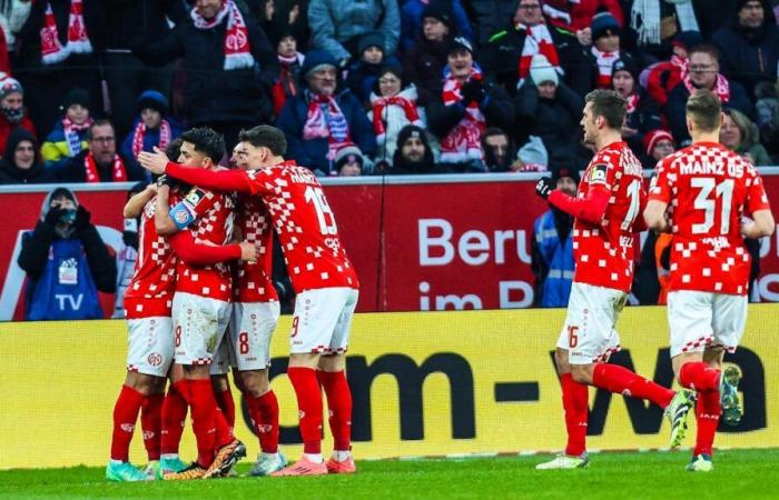 Il debole Bayern fallisce: i tifosi dell’Unione fanno scandalo