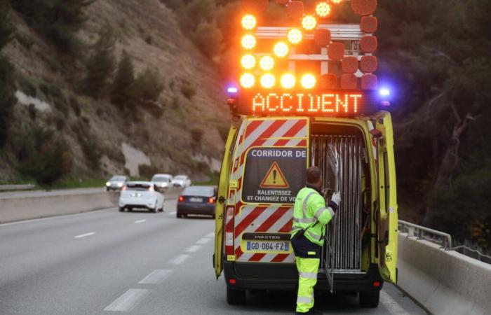 Barriere abbassate, mordi e fuggi, traumi riaccesi… Quello che sappiamo del nuovo incidente che ha ferito un camion della polizia Escota sulla A8