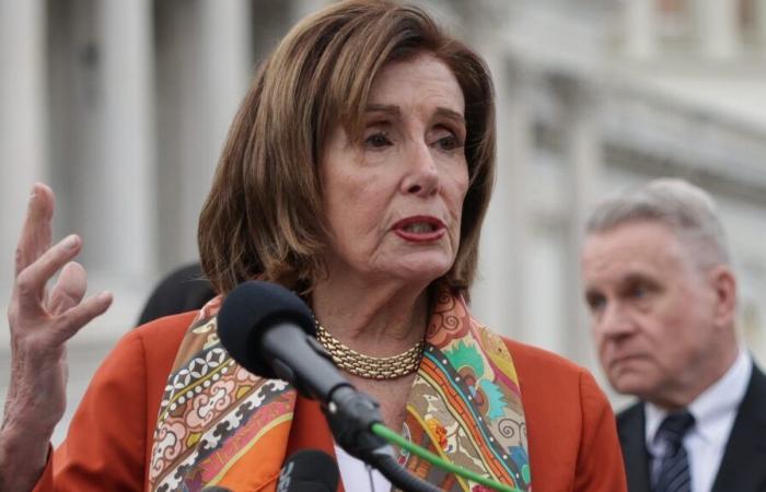 Nancy Pelosi è stata ricoverata in ospedale durante un viaggio della delegazione del Congresso all’estero, dice il suo ufficio