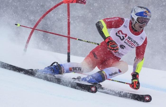 Marco Odermatt vince il pazzesco slalom gigante in Val-d’Isère