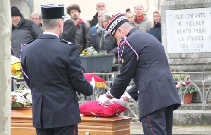 Il toccante omaggio dei vigili del fuoco del Tarn alla loro Barbara, 21 anni, uccisa in un incidente stradale