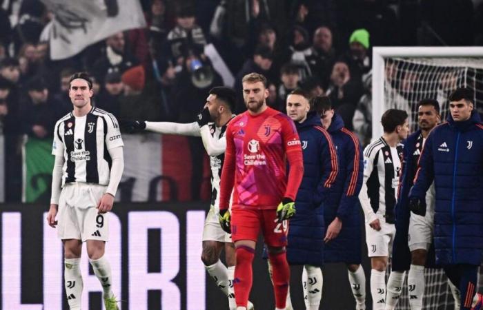 Juve, fischi dopo il 2-2 col Venezia. E Vlahovic litiga con la curva