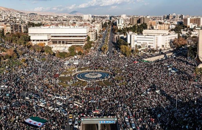 I siriani continuano a celebrare la vittoria della “rivoluzione”