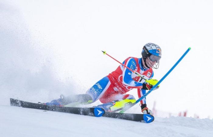 Sci: grande caduta per Clément Noël durante il gigante della Val d’Isère