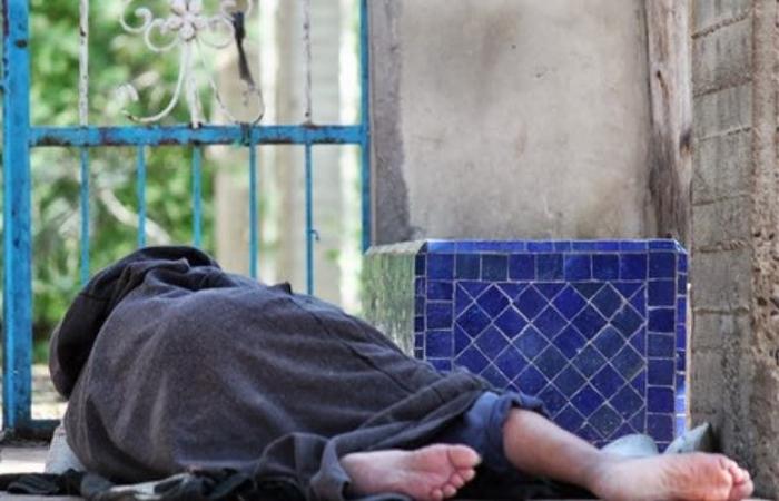 Desolazione e povertà… i senzatetto nelle strade di Settat mettono in discussione la loro coscienza di giustizia