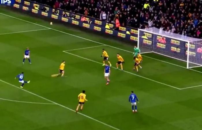 I tifosi dei Wolves si arrabbiano “meritiamo di cadere” dopo aver umiliato l’autogol nello scontro cruciale contro l’Ipswich