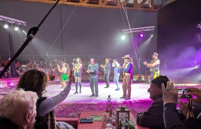 A 105 anni, il più anziano di Villeneuve-sur-Lot si è divertito allo spettacolo del Circo di Natale