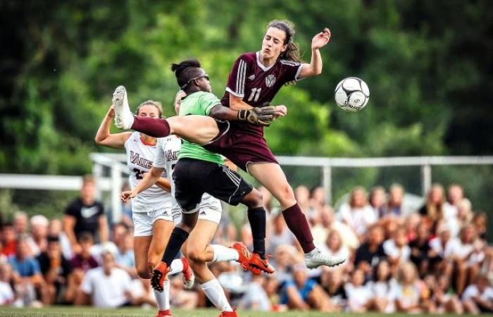 Quando la stella della WNBA Caitlin Clark si divertiva sui campi da calcio