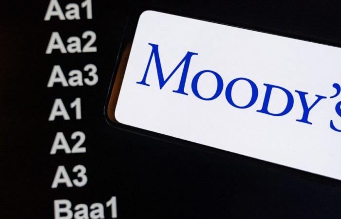 Moody’s abbassa di un livello il rating sovrano della Francia in occasione dell’insediamento di François Bayrou