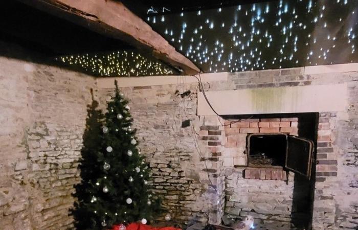 In questo villaggio del Calvados, il presepe di Natale è allestito davanti all'antico forno per il pane