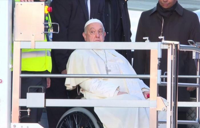 il papa è imbarcato a Roma, è atteso prima delle 9 ad Ajaccio