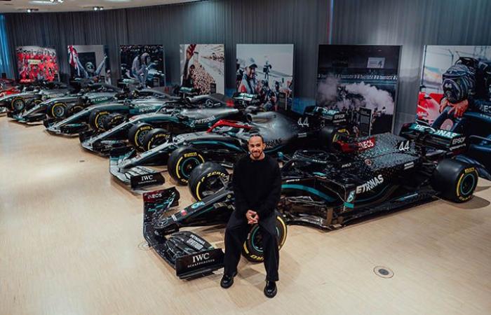 Formula 1 | Hamilton saluta lo staff della Mercedes F1